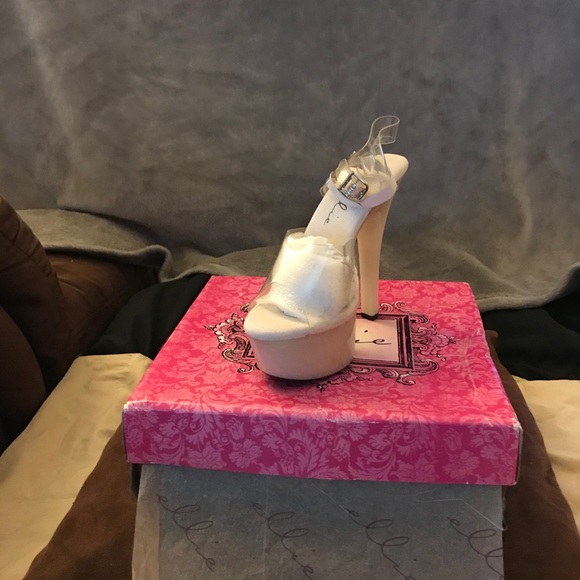 💕2/$80 Ellie Glow in the Dark 6” Heels - Picture 3 of 3